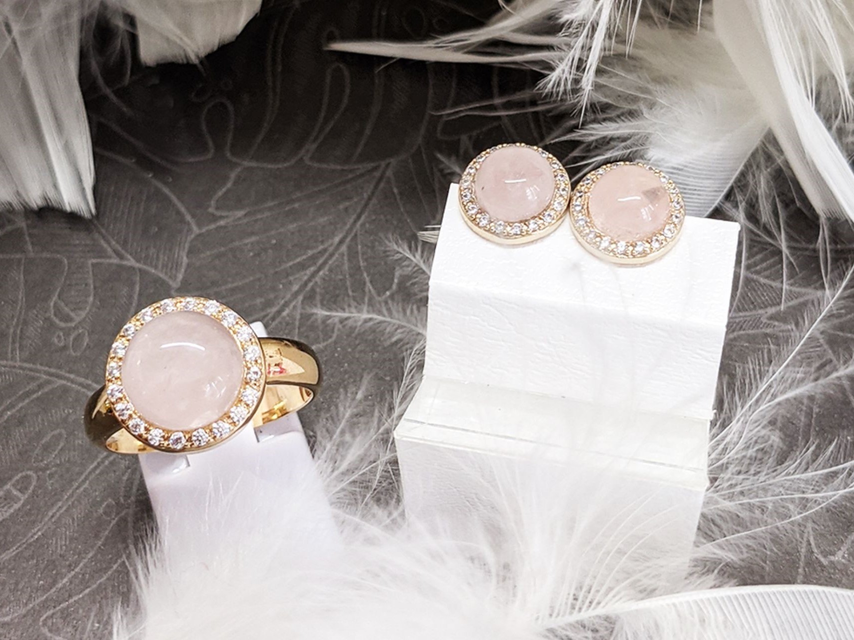 Bijoux plaqué or et quartz rose, bague et boucles d'oreilles