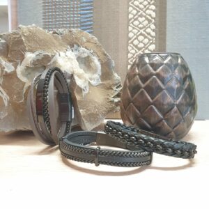 Bracelets en cuir tressé et perles du fabricant Thabora de couleur noir ou marrons